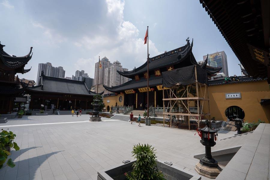 Jade Buddha Temple - Inside Temple (3).jpg