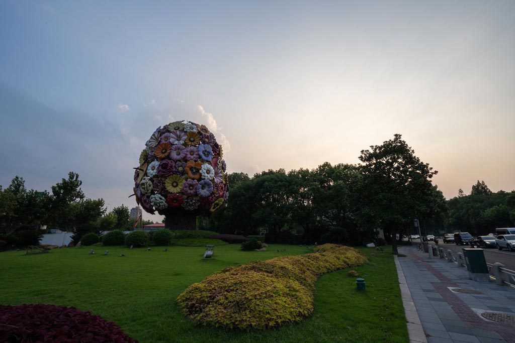 Flower Model at Hongqiao Road by Yan'an Road.jpg