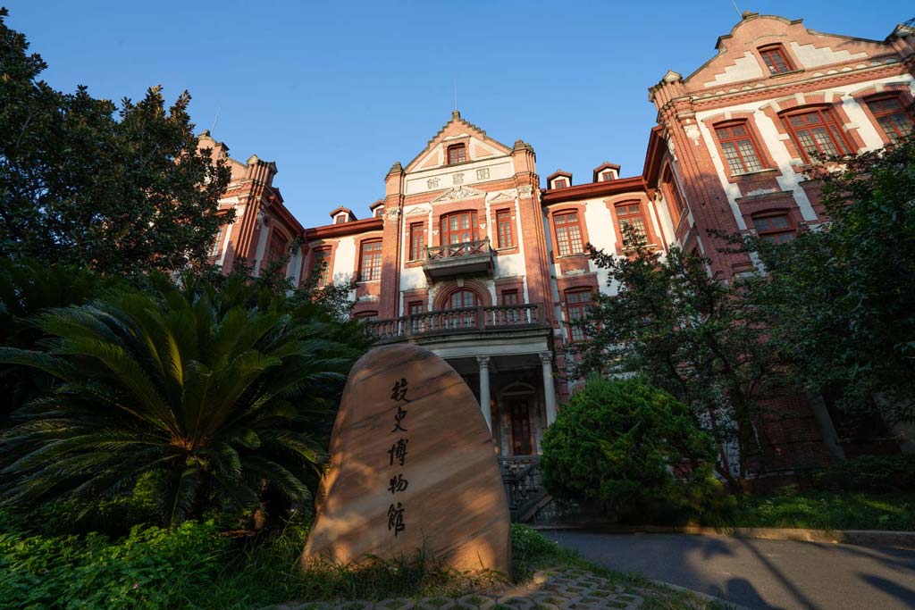 Old Building in Shanghai Jiaotong University.jpg