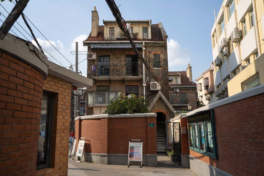 Historic residential architectures in Yuyuan road alley.jpg