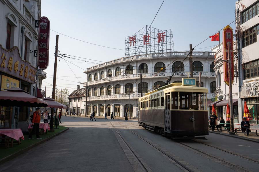 Tramcar Driving Through Blocks (2) - Shanghai Chedun Film Park 上海车墩影视乐园.jpg