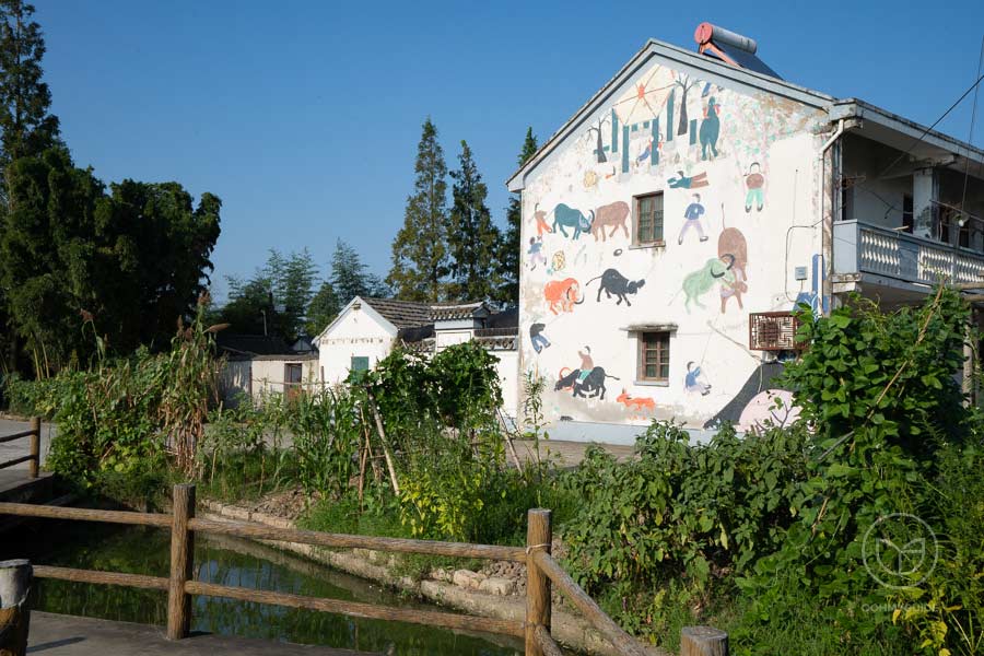 Scenery in Chinese Farmer Paintings Village 中国农民画村(13).jpg