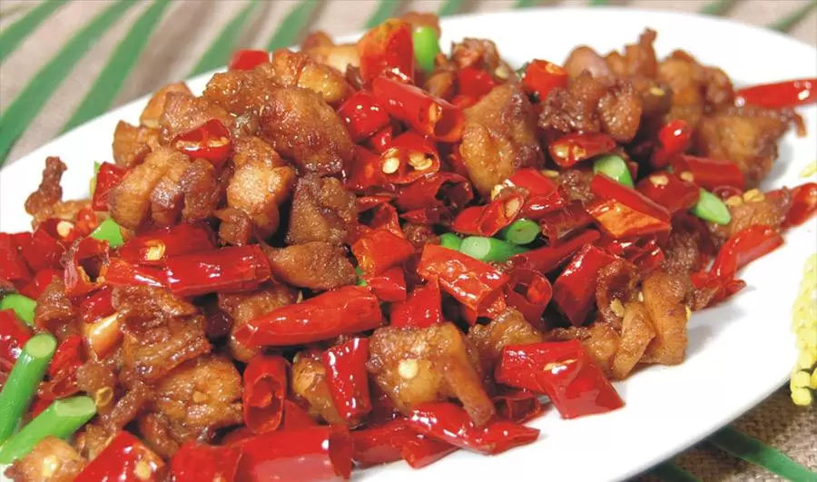 Chicken cubes with chili peppers  （辣子鸡丁）